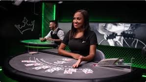 Studio live dealer sibukwin dengan setup HD multi-kamera dan dealer profesional