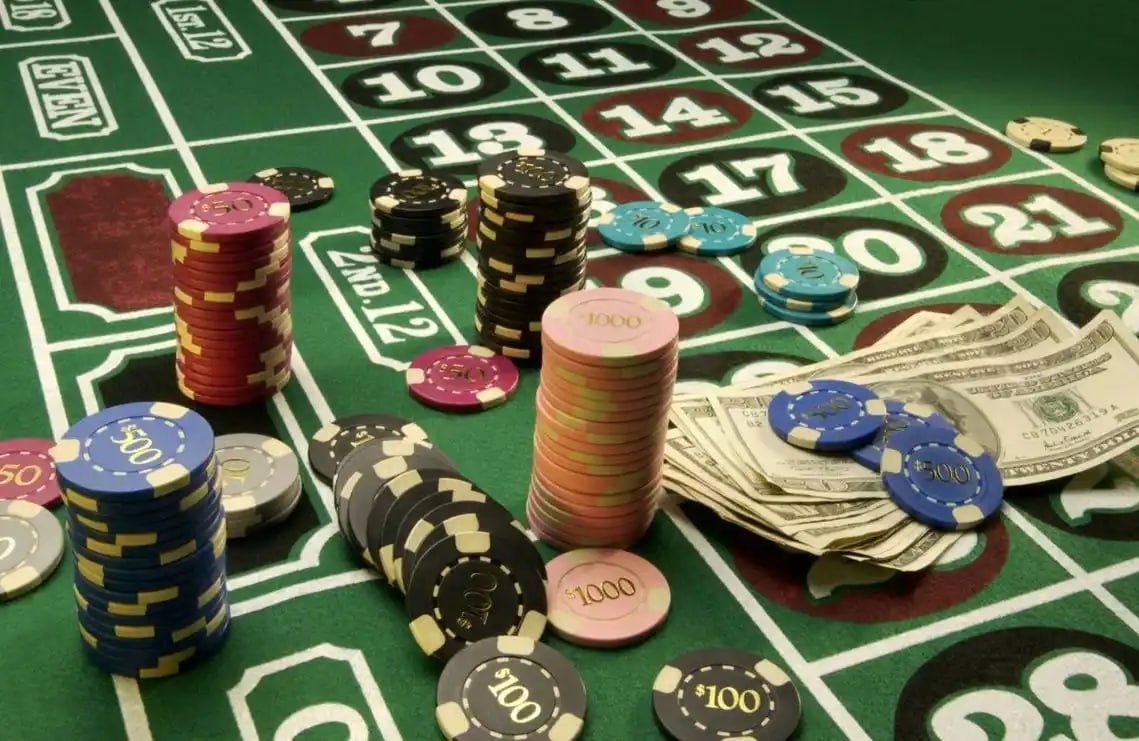 Aplikasi mobile sibukwin menampilkan navigasi kategori olahraga, live dealer, dan slot