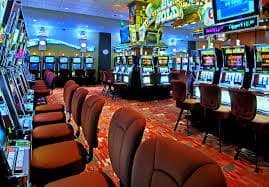 Studio live dealer Spadegaming Dragon Tiger dengan kamera multi-angle profesional